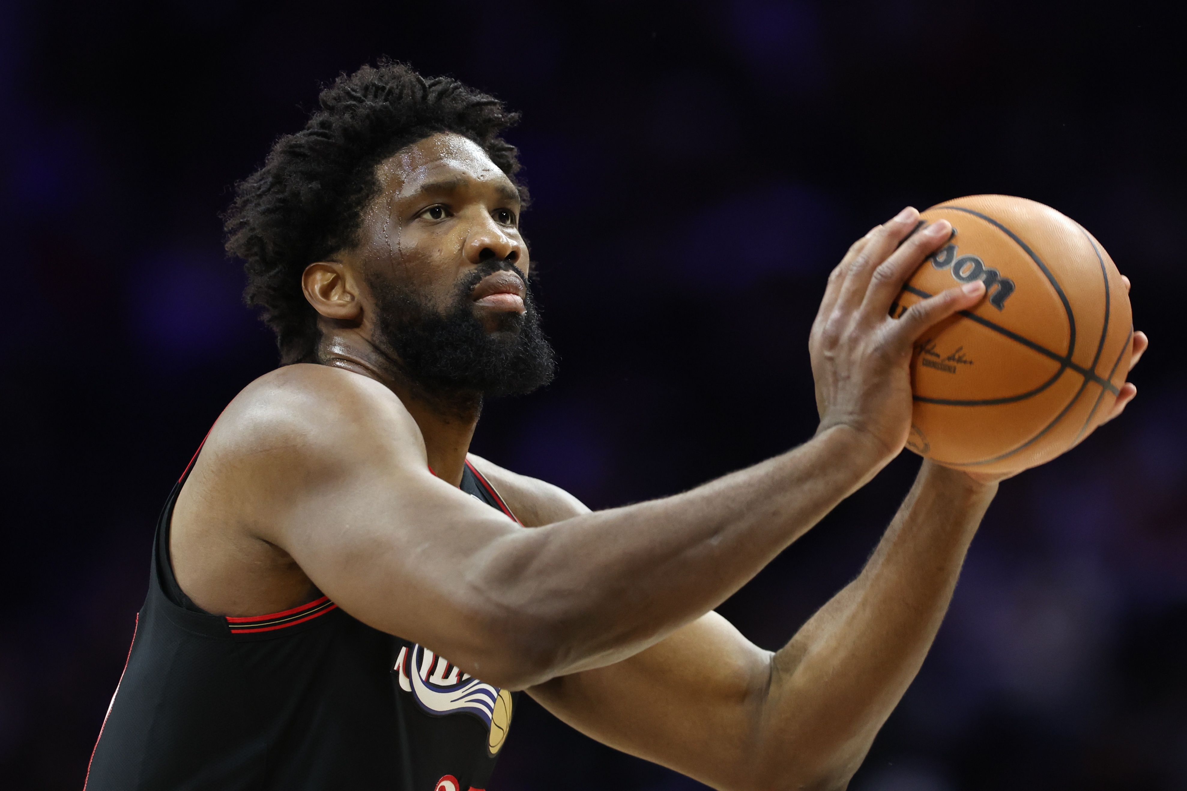 开云体育平台-明天76人迎战马刺 恩比德因右侧腹斜肌拉伤缺席比赛