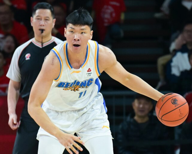 顶薪中锋出场时间最少，正负值却最低！球迷：拿600万表演大喘气